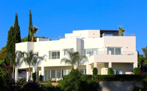 Exquisite Villa Near Beach - Heated Pool